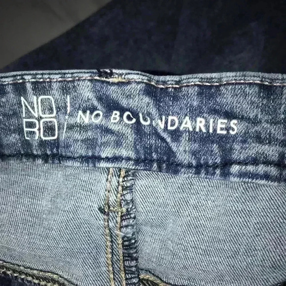 🛍 4/$25 No Boundaries ripped Jeans - Picture 3 of 10